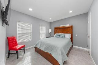 2B1B Home Minutes from SPI & Space X - 9