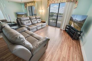 2BR Holiday Towers, Newly Remodeled, Balcony, Pool - 0