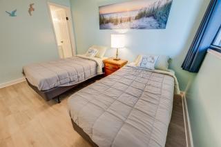 2BR Holiday Towers, Newly Remodeled, Balcony, Pool - 8