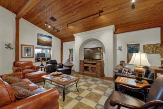 The Willows Casa Grande + Sundown Suite Sleeps 13 - Close to Main St - 4