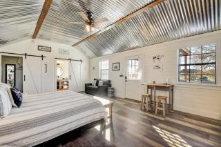 Holy Cow Cottage with Amazing Hill Country Views - 4