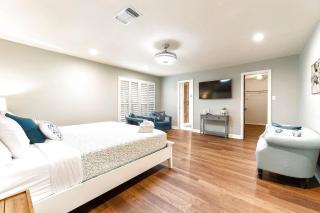 Luxury on Lake LBJ with Hot Tub Firepit & Boat Slip - 4