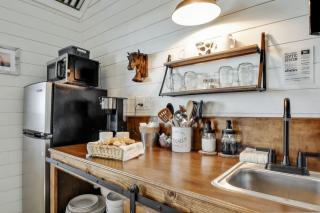 Holy Cow Cottage with Amazing Hill Country Views - 8
