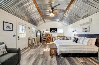 Holy Cow Cottage with Amazing Hill Country Views - 5