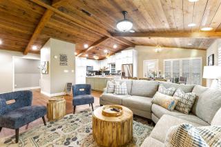 Luxury on Lake LBJ with Hot Tub Firepit & Boat Slip - 4