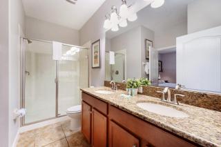 Hidden Gem by Disney w Private Pool & Arcade Room - 1