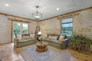 Luxury Home with Fire Pit & Hill Country Views - 7