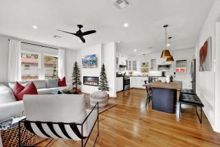 Harley House with Hot Tub & Grill - Historic District - Fredericksburg - 6