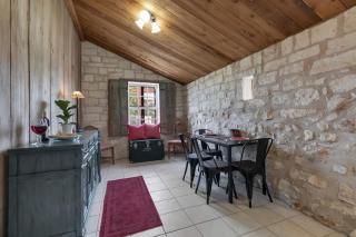 Rocking Ox Gasthaus and Barn Cabin - 1