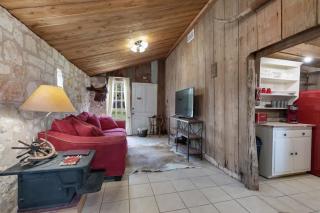 Rocking Ox Gasthaus and Barn Cabin - 4