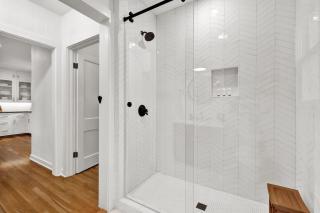Harley House with Hot Tub & Grill - Historic District - Fredericksburg - 2
