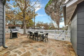 Harley House with Hot Tub & Grill - Historic District - Fredericksburg - 1