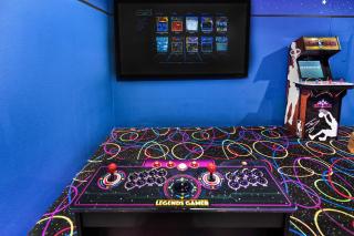 Awesome 9 br home w game room theater theme rms - 2