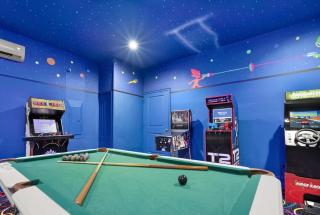 Awesome 9 br home w game room theater theme rms - 1