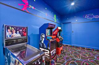 Awesome 9 br home w game room theater theme rms - 1