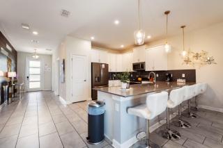 Charming 9BR Villa w Theme & Game Rooms by Disney - 8