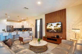 Charming 9BR Villa w Theme & Game Rooms by Disney - 7