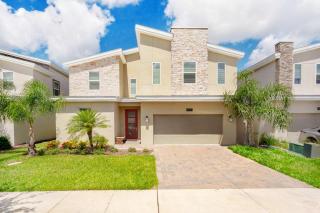 Charming 9BR Villa w Theme & Game Rooms by Disney - 0