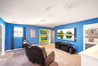 Awesome 9 br home w game room theater theme rms - 2