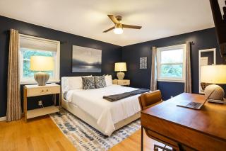 Stylish Oasis with Heated Saltwater Pool, Games, Fire Pits, Sleeps 12 - Indianápolis - 4