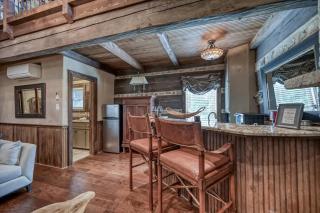 Luxury 23-AC Ranch Hot Tub and Hill Country Views! - 2