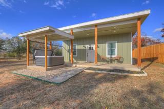 Family-Friendly Hill Country Retreat - Sleeps 11 + Hot Tubs - 8