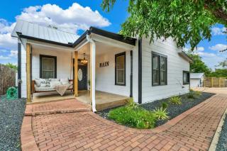 Poplar Place Main House with Hot tub-1 mi to Main St - 8