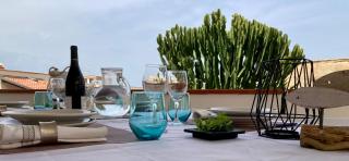 3 min Walk to Beach 3BR Apartment with Terrace AC & Parking - 5