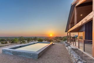 Johnson City Limits Panoramic Hill Country Views! - Johnson City - 1