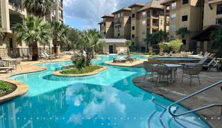 Lakefront Horseshoe Bay Resort Shared Pool Dock - 4