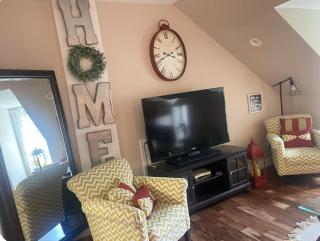 Cozy full apartment above home - 0