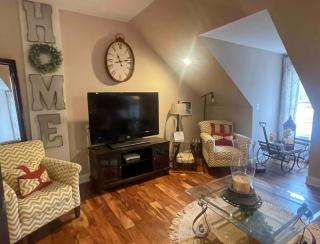 Cozy full apartment above home - 1