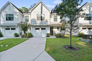 Luxury Hilton Head Villa Getaway 4BR 3 Full BA 1 Half BA Beach Essentials Included - 0