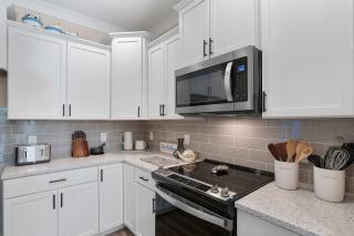 Luxury Hilton Head Villa Getaway 4BR 3 Full BA 1 Half BA Beach Essentials Included - 2