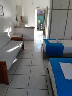 Dolphin Apt & Studios -Near the Beach - 3