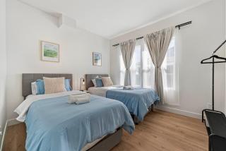 Massive 8BR Home in Hayward with AC Free Parking - 5
