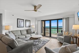 Luxury direct oceanfront corner with a large private balcony, heated pool and garage - 4