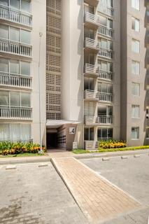 2 BR 15th Floor City View Pool & Gym - 2