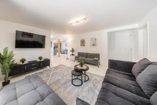P3 Premium-Lounge, 5 Zimmer, 140 qm, Parkplatz - Halle an der Saale - 0