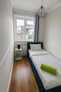 Spacious 3-Bedroom Home in SE2 - 8