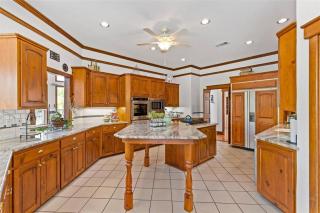 Elegant 6BR Mansion on 22 Acres w Pool & Creek - 4