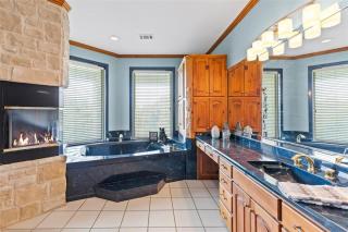Elegant 6BR Mansion on 22 Acres w Pool & Creek - 2