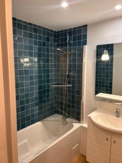 Spacious 4 bedroom family home 5 min from Caen - 3
