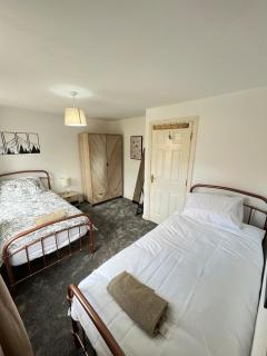 Central, Modern, Entire 3 rooms, 2 baths house - Parkside - 4
