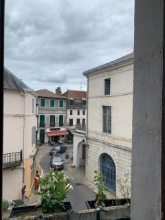 Appartement authentique et chaleureux au cœur de Salies-de-Béarn, dans le quartier historique avec commerces et restaurants au pied, à deux pas des thermes - 6
