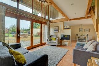 Golden Lion Barn - 8