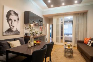 Super Central Cosy 3BR Near NewYork Cafe with Balcony - 2