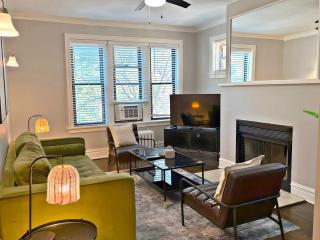 Relaxing Lakeview Escape 2BR Apartment - Roscoe 35-2N - 4