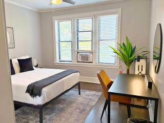 Relaxing Lakeview Escape 2BR Apartment - Roscoe 35-2N - 7