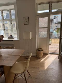 Good location - Private rooftop - 5